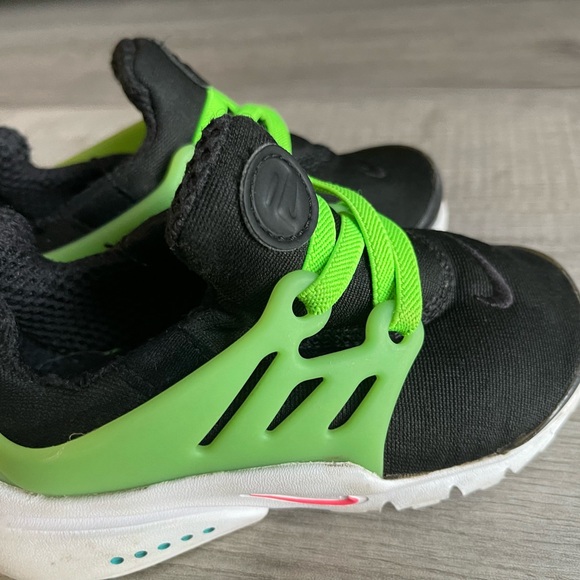 Kid’s Nike Tennis shoes size 8 - Picture 3 of 6